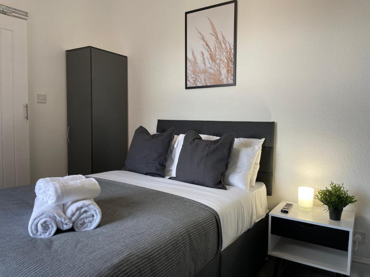 Homestay Pluxa Bearwood Hotel Double Beds With Ensuite And Car Park *